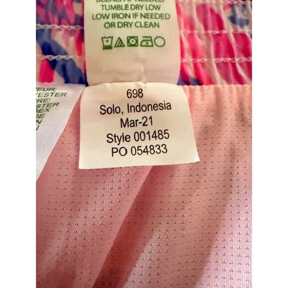 Lilly Pulitzer Luxletic 4” Runaround Shorts Size Large - Picture 8 of 9